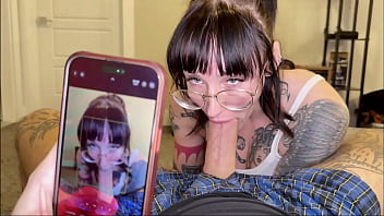 Kakak Dan Adik Tiri Temukan Dan Tiru Foto Mesra Orang Tua Tiri Mereka