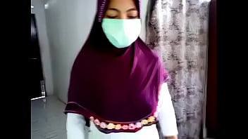 Jilbab Seksi Menggoda Dengan Tubuh Montok Yang Bikin Nafsu Membara