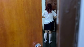 Bapak Tiriku Yang Bejat Memanfaatkan Keluguanku Saat Kami Berdua Di Rumah