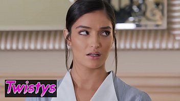Ketika Cewek-cewek Main – (india Summer, Emily Willis) – Tunduk Dan Patuh – Twistys