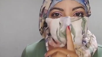 Istri Berhijab Arab Masturbasi Diam-diam Sampai Orgasme Ekstrem Dengan Niqab Squirt Asli Saat Suami Pergi