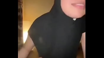 Malam Panas Dengan Jilbab Ketat Dan Memek Sempit Digenjot Kontol Besar