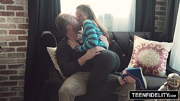 Holly Hendrix Tukar Anus Demi Dikrempungi