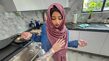 Istri Berhijab Yang Bergairah Ingin Selamatkan Pernikahan Dengan Belajar Ngentot Mulut Dan Bicara Mesum
