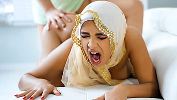 Membujuk Pacar Berhijabku Untuk Bercinta Yang Dilarang Karena Budayanya – Nafsu Terpendam