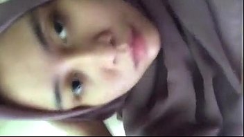 Menggoda Dengan Jilbab: Kisah Panas Wanita Karier Yang Mandiri