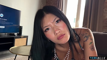 Dia Nyangkut Adik Tirinya Yang Cina Lagi Kirim Foto Bugil!