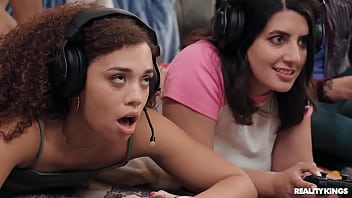 Mode Kooperatif Untuk Gadis Gamer Yang Suka Bercinta