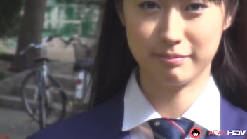 Tomomi Motozawa Dalam Seragam Sekolah Menghisap Kontol Teman Sekelasnya
