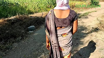 मैदान में जाती हुई औरत की चूत में गोली मार दी