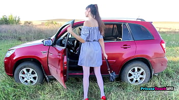 Gadis Seksi Rusia Memuaskan Nafsu Dengan Dildo Dan Memamerkan Tubuh Di Dalam Mobil Sambil Live Cam