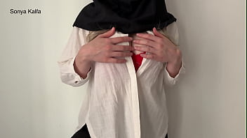 Sekretaris Berhijab Yang Seksi Dihardiki Demi Kenaikan Gaji