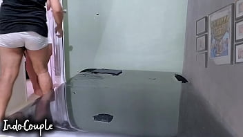 Desi Terapis Pijat Berhijab Ini Mengerang Nikmat Saat Chika Toge Meremas Dan Menidurinya