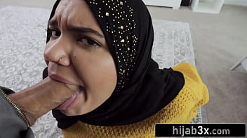 Adik Tiri Berhijab Yang Panas Ngeseks Dengan Kakak Tirinya Yang Besar Untuk Uang (naudi Nala)