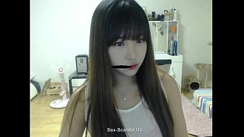 Gadis Korea Cantik Merekam Dirinya Dengan Kamera Untuk Tontonan Panas
