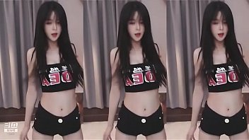 Cô Gái Trung Quốc Uốn éo Thân Hình Nóng Bỏng