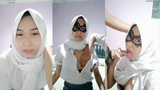 Jeslyn Si Cantik Berjilbab Sma Dengan Tubuh Mulus Digituin Pacar Secara Live