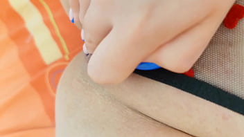 Gadis Cantik Bersemangat Dalam Lingerie Seksi Memuaskan Nafsu Berahinya Sendiri Saat Tinggal Di Rumah Sendirian