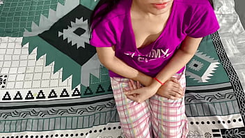 Membayar Adik Tiriku Untuk Pertama Kali Menembus Memek Perawan Yang Sempit