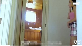 Kakak Tiriku Lana Rhoades Mengintip Adik Tiriku Yang Lagi Horny