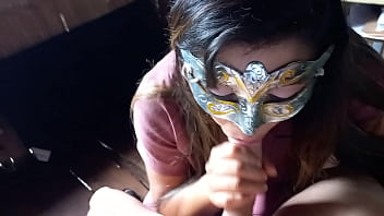 Demi Balas Budi, Aku Beri Ayah Tiriku Blowjob Nikmat Sampai Dia Memuntahkan Sperma Panas Ke Mulutku Saat Ibu Tiriku Lagi Kerja.