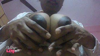 Gadis India Lily Payudara Besar Dan Montok Menggoda