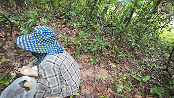 Gadis Thailand Seksi Ngangkang Sembarangan Di Hutan, Desahan Erotis Sambil Kencing Liar
