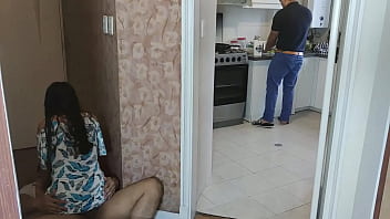 Istri Nakal Yang Suka Dientot Adik Ipar Berkontol Besar Di Samping Suami Lagi Masak