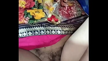 Bidadari Desa India, Bhabhi Nakal Kencing Liar Di Alam Terbuka