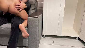 Ibu Tiri Mengintip Anak Tirinya Nonton Film Porno Dan Memperkosanya Sambil Ia Masturbasi