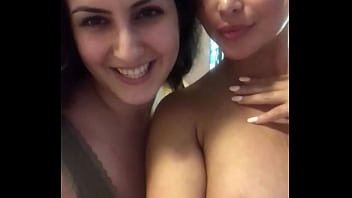 Gadis Rusia-prancis Dan Cewek Arab Beraksi Mesra Di Kamar Hotel