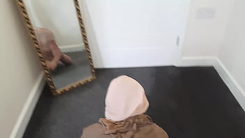 Gadis Muslim Arab Berhijab Dengan Pantat Besar Ditusuki Kasar Di Memek Basahnya