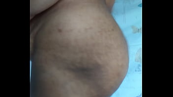 Gadis India Yang Menggoda Dengan Lekuk Tubuh Yang Memikat
