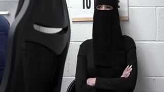 Seorang Pencuri Wanita Pakistan Dihukum Dengan Cara Yang Sangat Memalukan Di Amerika