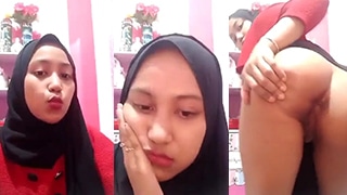 Ukhti Berjilbab Menggelegak Nafsu, Mengirim Foto Mesra Untuk Kekasih