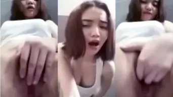 Gadis Bondol Nakal Menggoda Dengan Jari-jemari Yang Lihai