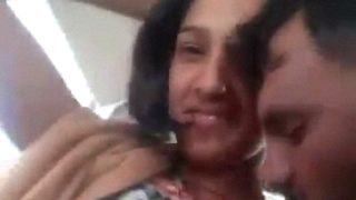 Gadis Desi Dusun Dicium Dan Payudaranya Diisap Dalam Mobil