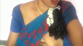Video Porno India: Bibi Desi Berpayudara Besar Memainkan Memeknya