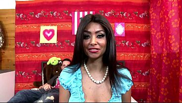 Ibu Latina Yang Menggoda Dan Penuh Gairah