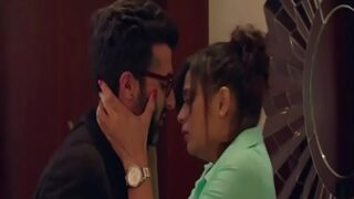 Adegan Panas Bibir Tersedu Pelaku Film India Terkenal
