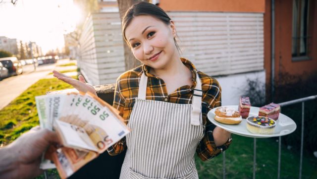 Agen Publik: Kue Krem Dan Isian Krim Panas