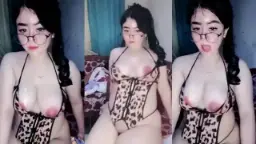 Putik Mungil Kitty Yang Menggoda