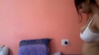 Video Panas Cewek Desi Bertubuh Seksi Melepas Gaunnya