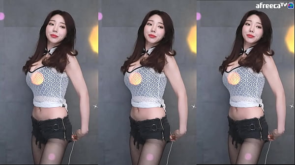Gadis Korea Menggoyang Tubuh Seksi Di Live Streaming