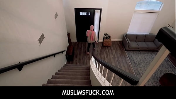Kencan Buta Dengan Perempuan Berhijab Yang Menggairahkan