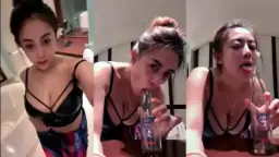 Pov Miss Jennifer Menggoda Kalian Dengan Mango Yang Menggairahkan