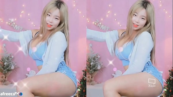 Gadis Korea Seksi Dengan Payudara Besar Menggoyang-goyangkan Tubuh Untuk Penonton