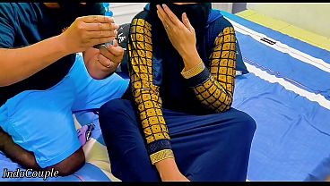 Kakak Tiri Berhijab Ngesek Pakai Mainan, Tapi Malah Masukin Ke Lubang Pantat