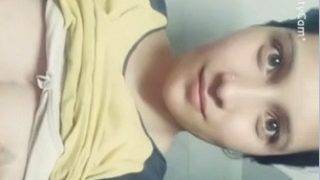 Gadis Kashmir Beena Pamer Foto Telanjang Diri Sendiri
