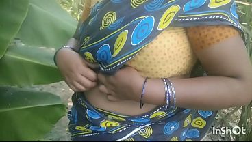 Tante Rumah Tangga India Main Seru Di Luar Ruangan